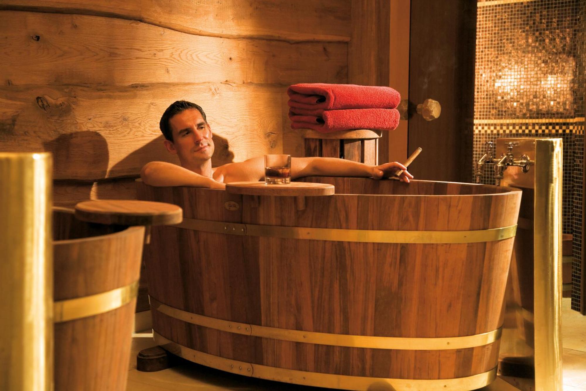 Yachthafenresidenz Hohe Duene Hotell Rostock Eksteriør bilde A man in a barrel sauna