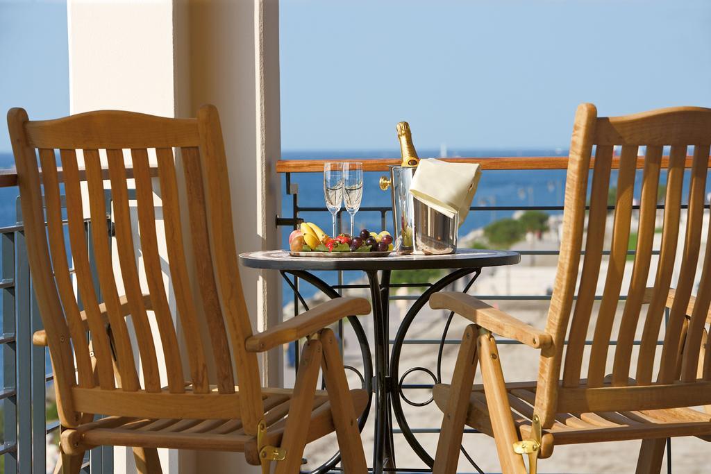 Yachthafenresidenz Hohe Duene Hotell Rostock Rom bilde A balcony