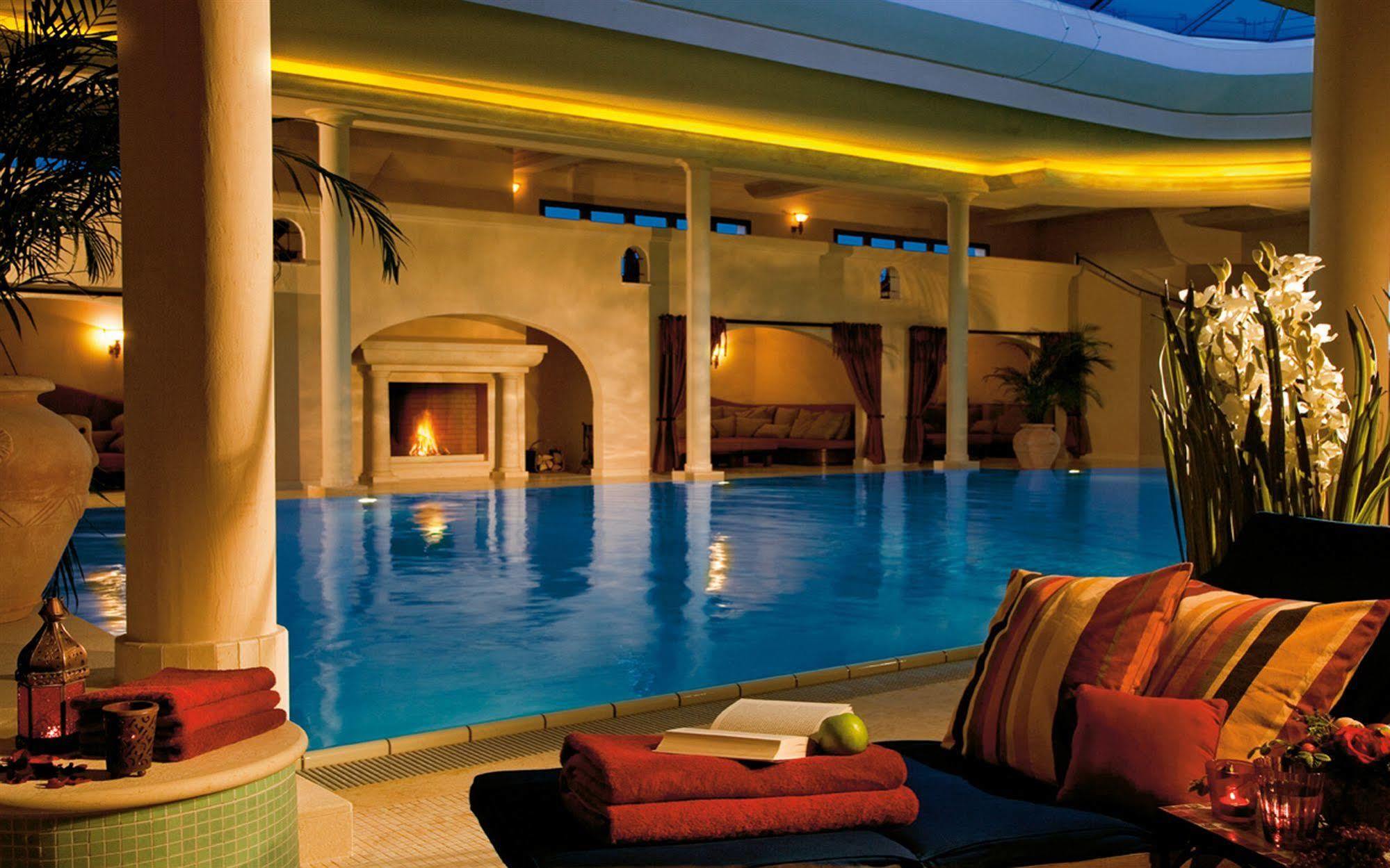 Yachthafenresidenz Hohe Duene Hotell Rostock Eksteriør bilde The Spa at The Westin